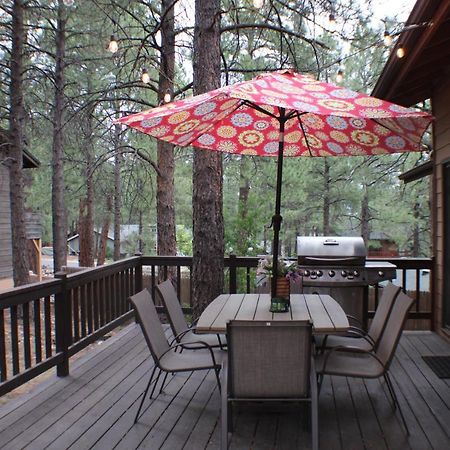Kathys Cabin, King Bed, Hot Tub, Near-Nau & Downtown Attractions, Perfect Year-Round Mountain Getaway 깃대 외부 사진