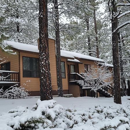 Kathys Cabin, King Bed, Hot Tub, Near-Nau & Downtown Attractions, Perfect Year-Round Mountain Getaway 깃대 외부 사진
