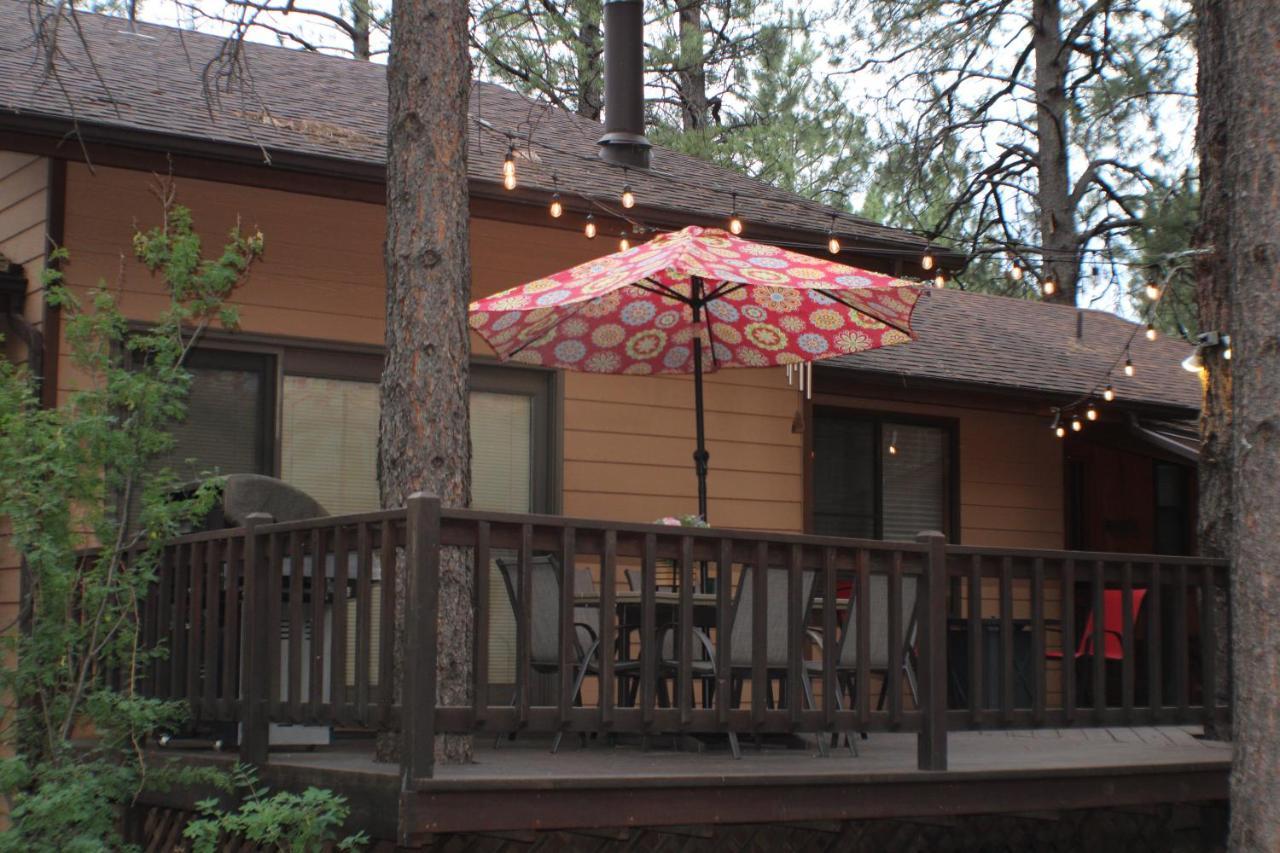 Kathys Cabin, King Bed, Hot Tub, Near-Nau & Downtown Attractions, Perfect Year-Round Mountain Getaway 깃대 외부 사진