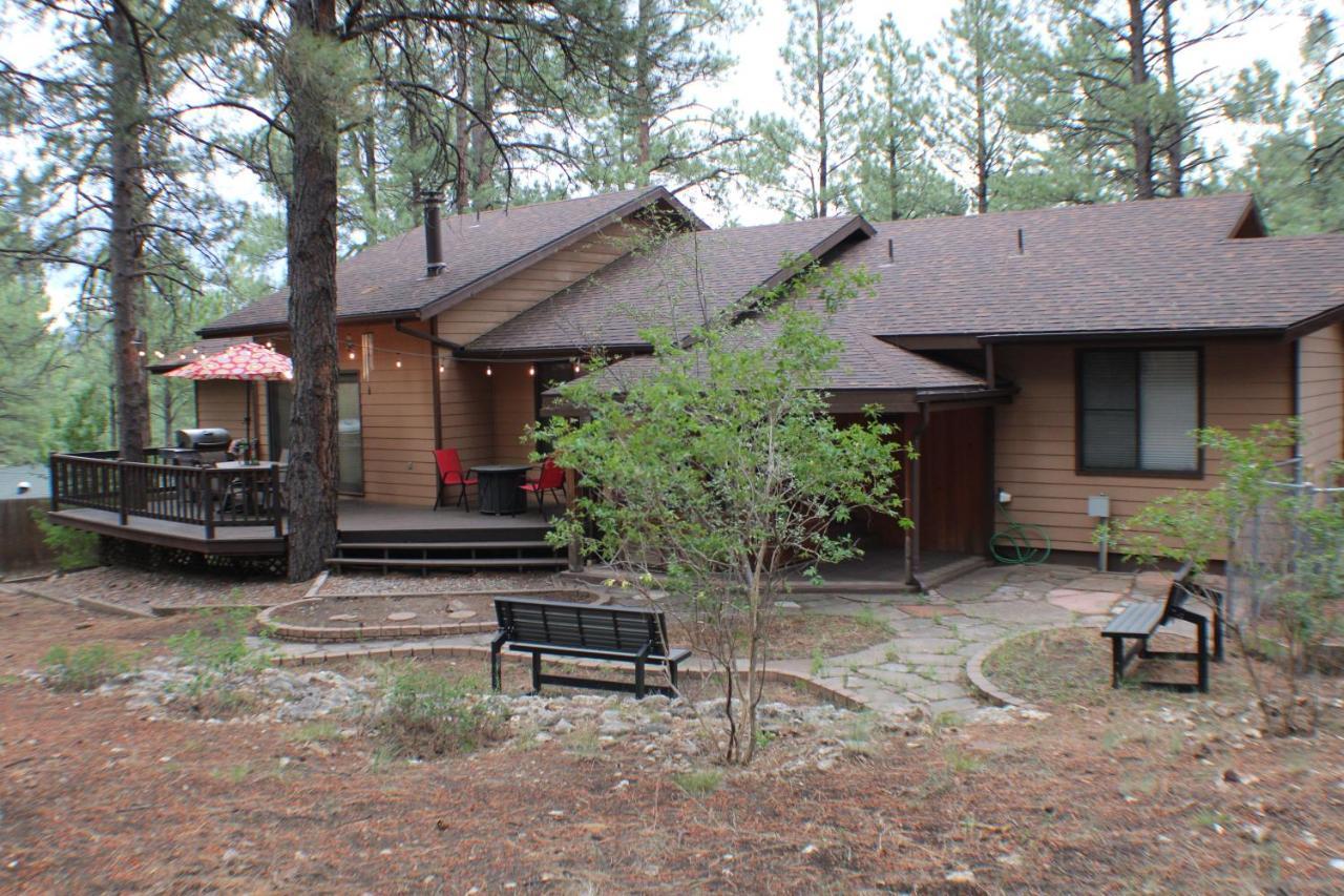 Kathys Cabin, King Bed, Hot Tub, Near-Nau & Downtown Attractions, Perfect Year-Round Mountain Getaway 깃대 외부 사진