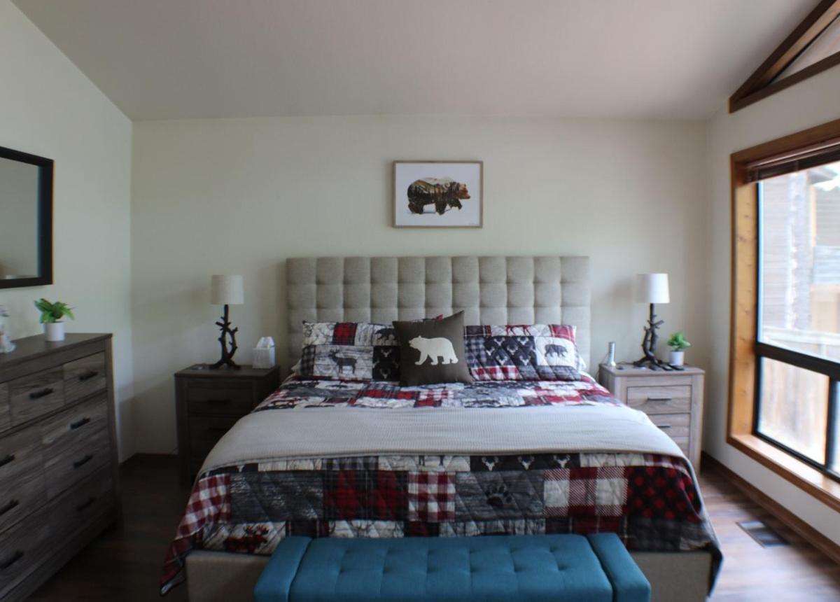 Kathys Cabin, King Bed, Hot Tub, Near-Nau & Downtown Attractions, Perfect Year-Round Mountain Getaway 깃대 외부 사진