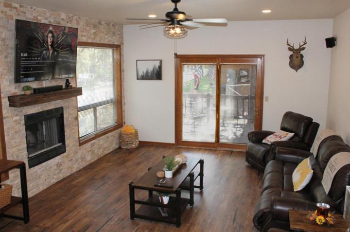 Kathys Cabin, King Bed, Hot Tub, Near-Nau & Downtown Attractions, Perfect Year-Round Mountain Getaway 깃대 외부 사진