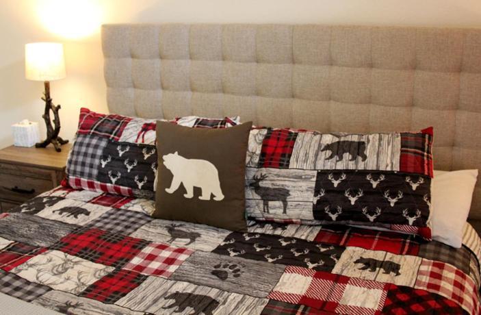 Kathys Cabin, King Bed, Hot Tub, Near-Nau & Downtown Attractions, Perfect Year-Round Mountain Getaway 깃대 외부 사진