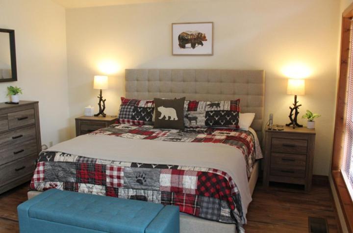 Kathys Cabin, King Bed, Hot Tub, Near-Nau & Downtown Attractions, Perfect Year-Round Mountain Getaway 깃대 외부 사진
