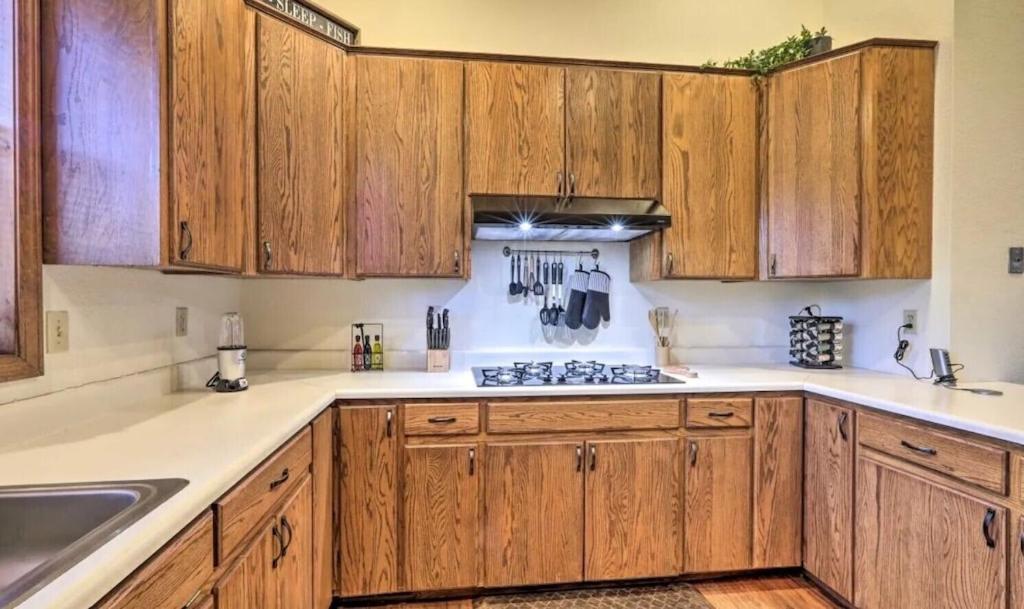 Kathys Cabin, King Bed, Hot Tub, Near-Nau & Downtown Attractions, Perfect Year-Round Mountain Getaway 깃대 외부 사진