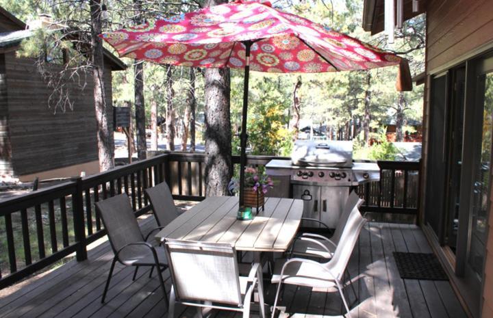 Kathys Cabin, King Bed, Hot Tub, Near-Nau & Downtown Attractions, Perfect Year-Round Mountain Getaway 깃대 외부 사진